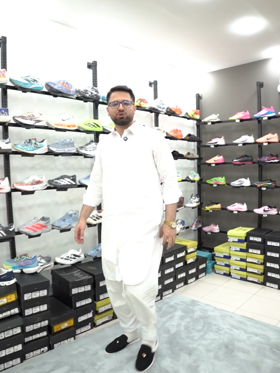 @The Sneaker Toe