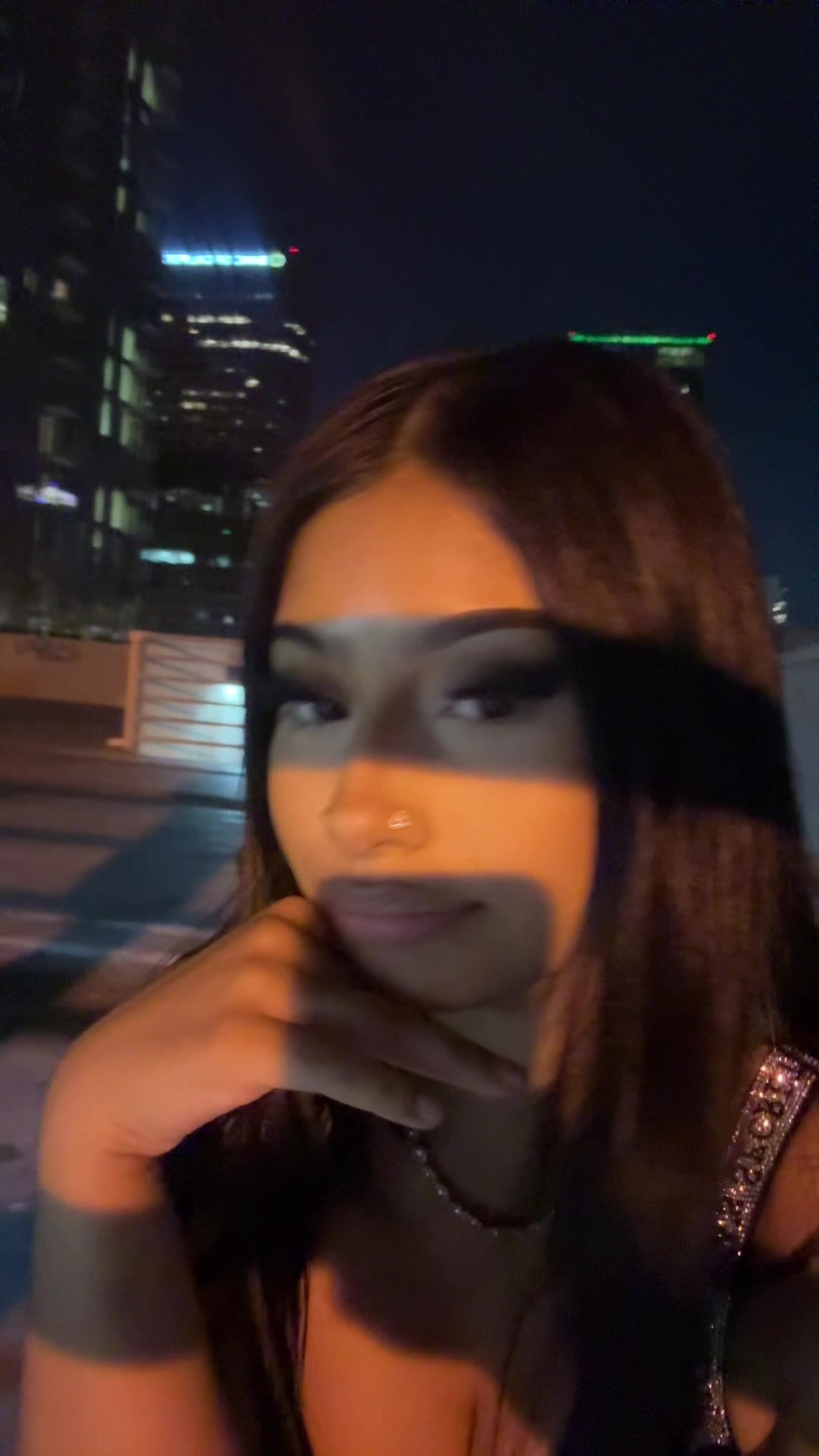 @⃟