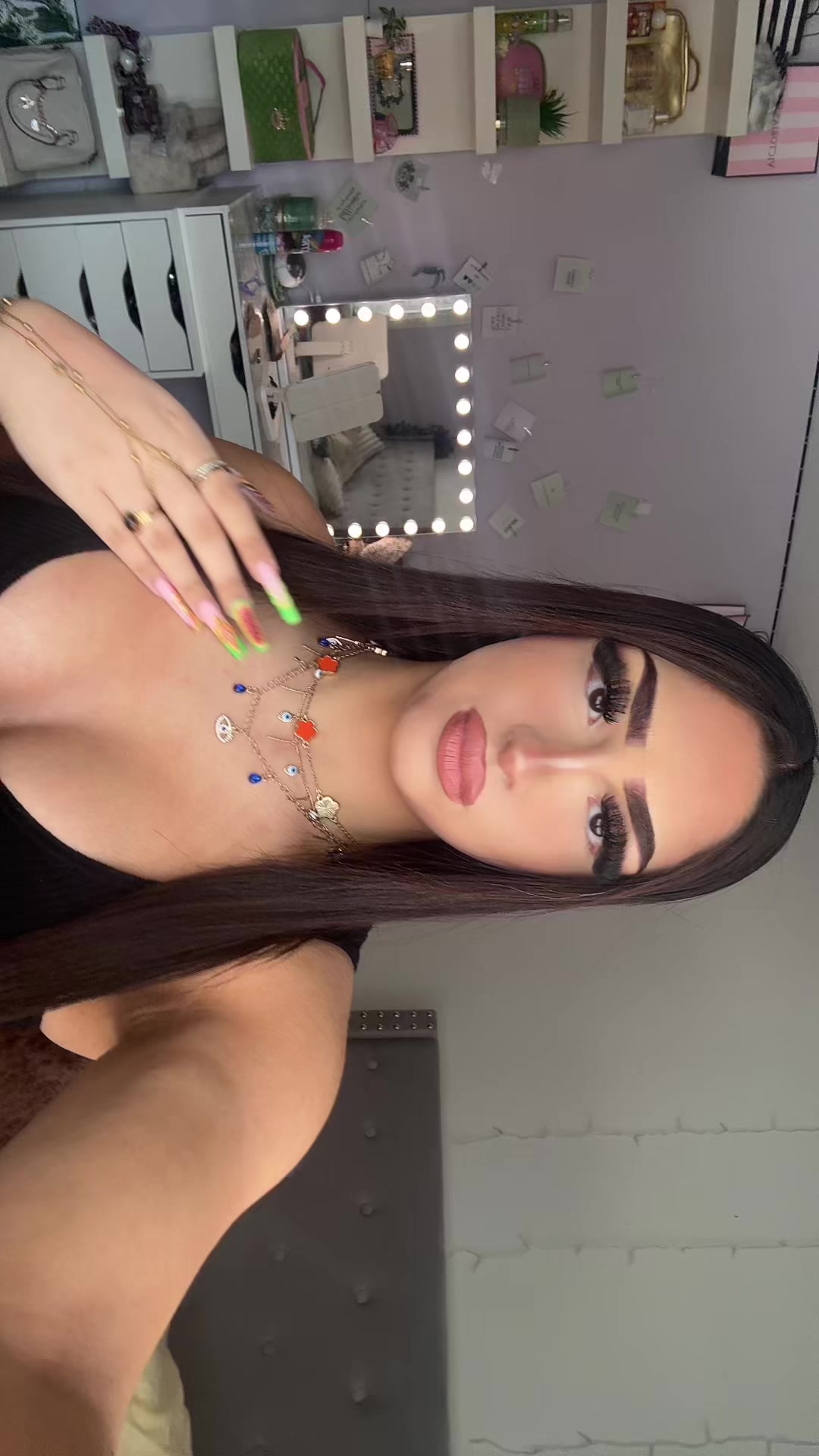 @V e d a 💋