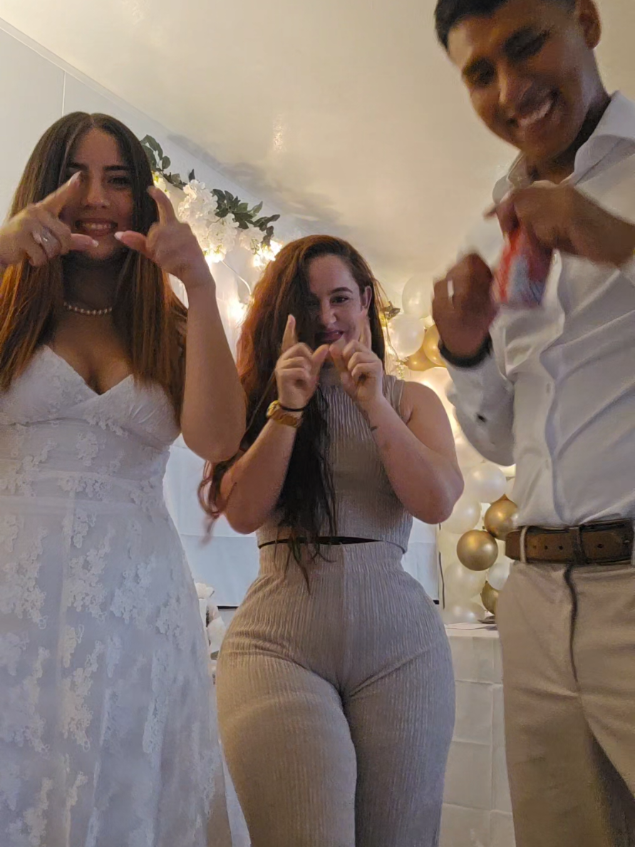 @YeinysVibes