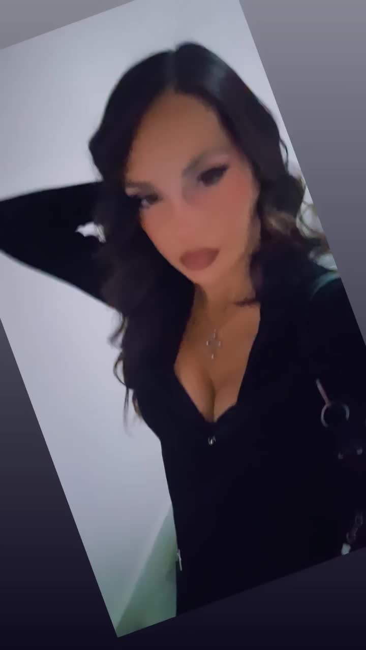 @tizianarebelgirl