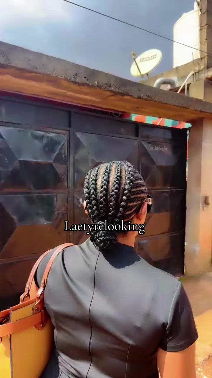 @laetyrelooking2
