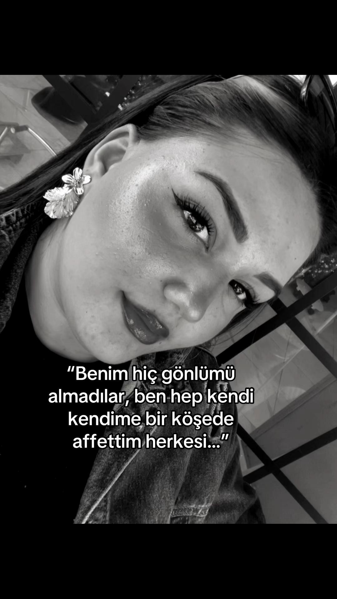@Adelisstt._