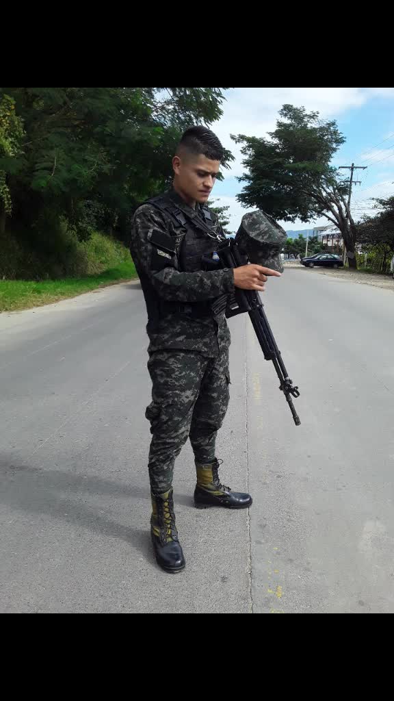 @CASTROAXEL👀 Hojts 👮♂️