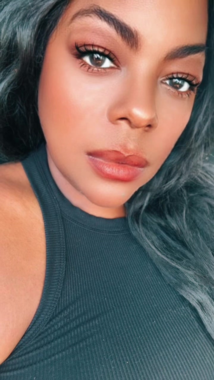 @iamellesully