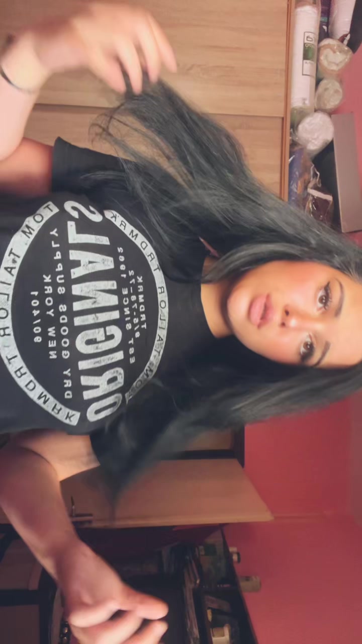@neeveenica