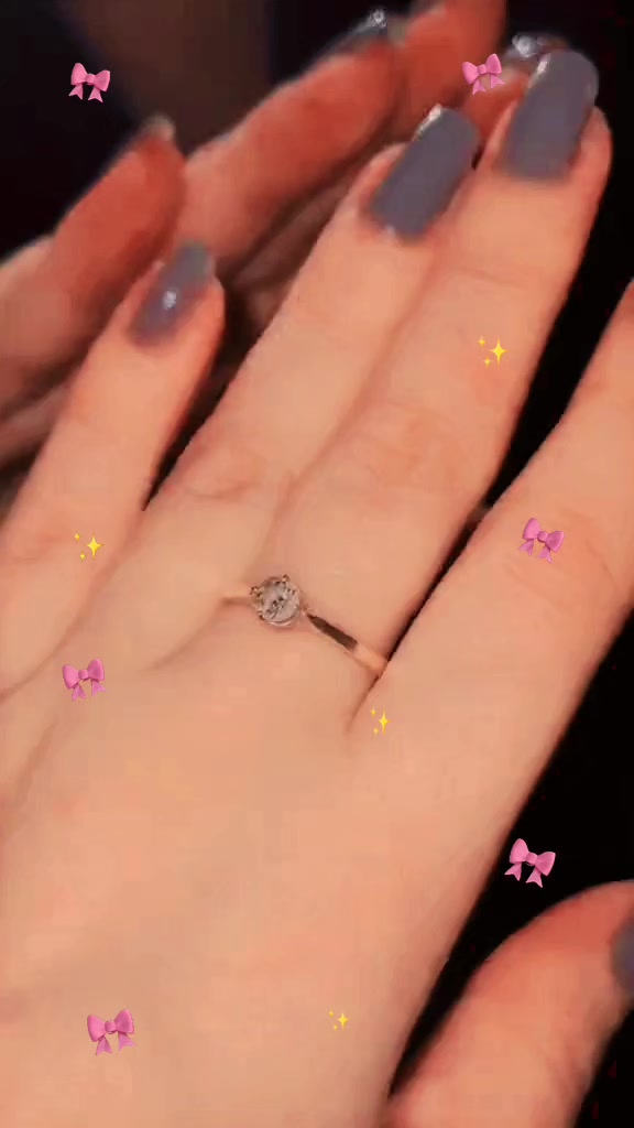 @𝔸𝕟𝕟𝕚𝕖 ℚ𝕦𝕖𝕖𝕟🎀