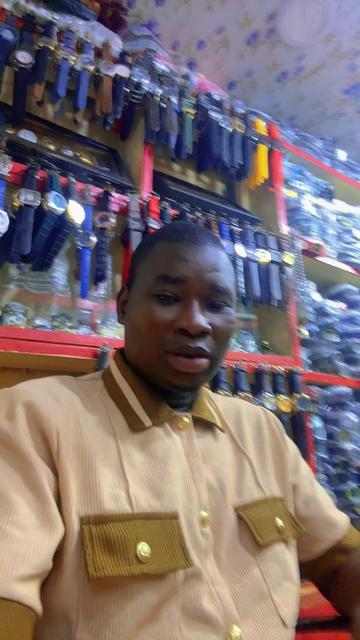 @Papa n’a montre ⌚️⌚️⌚️⌚️