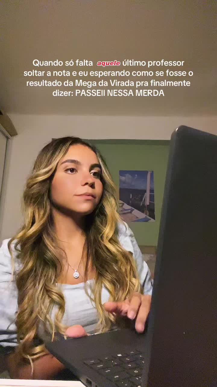 @Livia Tavares💌