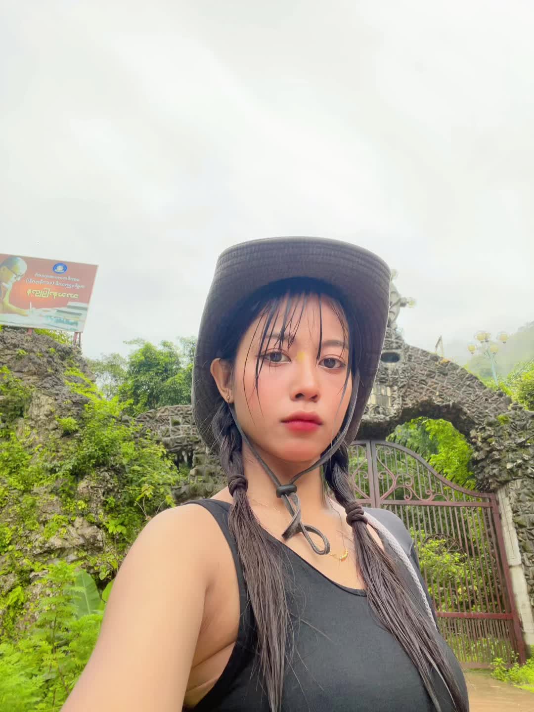 @Hnine