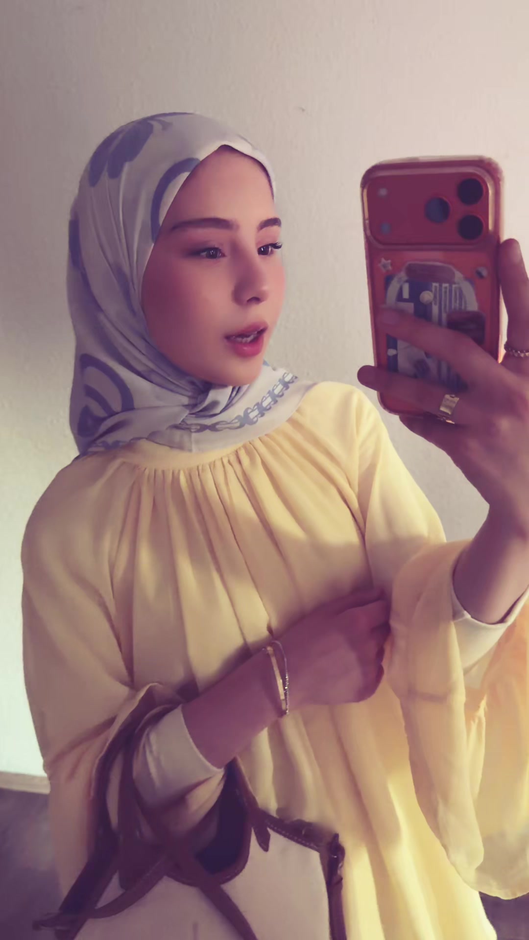 @🧕🏻