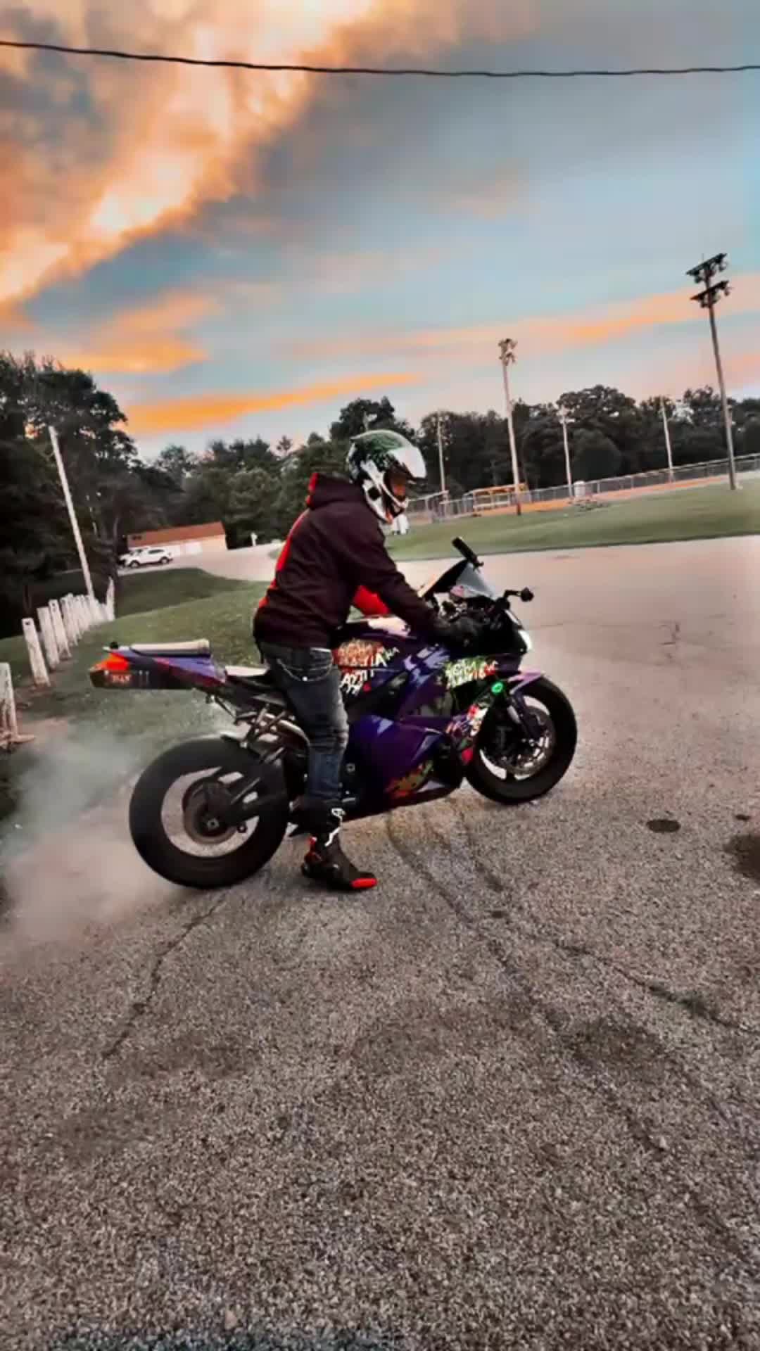 @TwoWheelJokerr