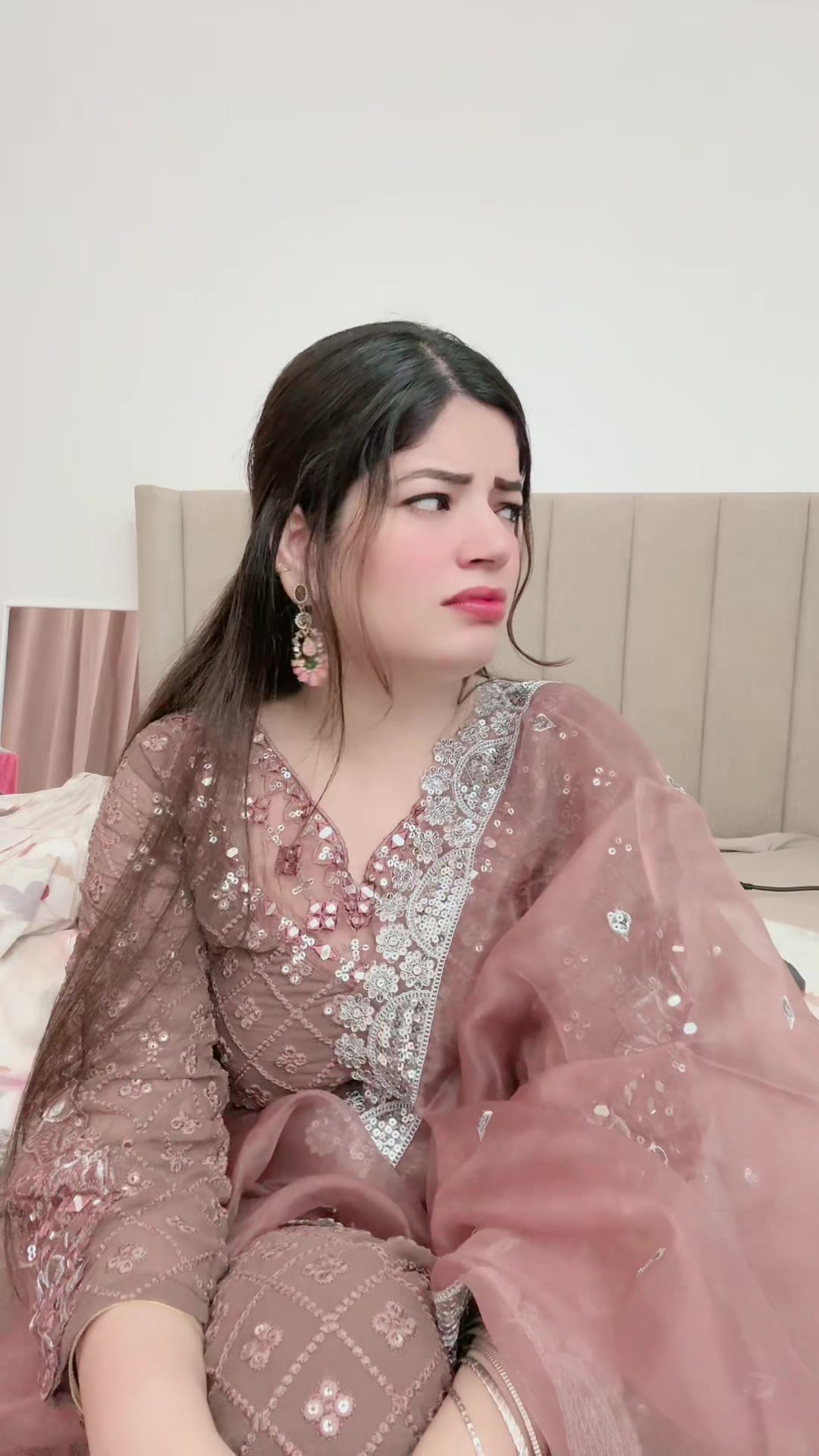 @Ayesha 🇮🇳🇨🇦