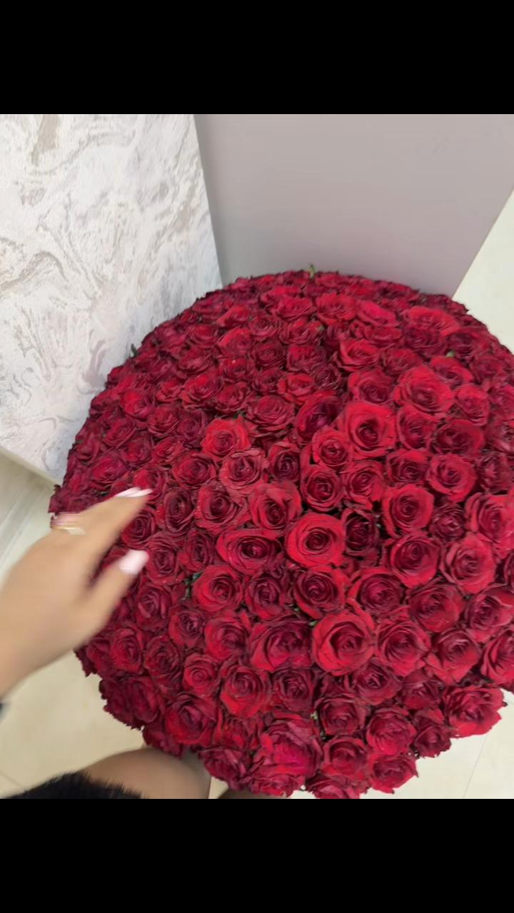 @Ay3sell