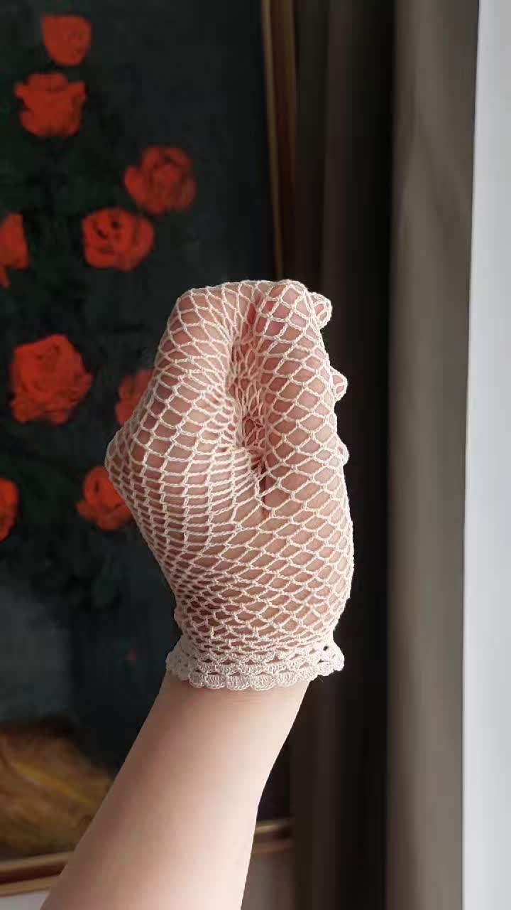 @LuciaGloves