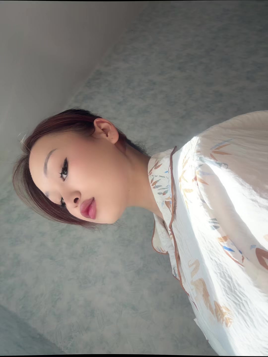 @~