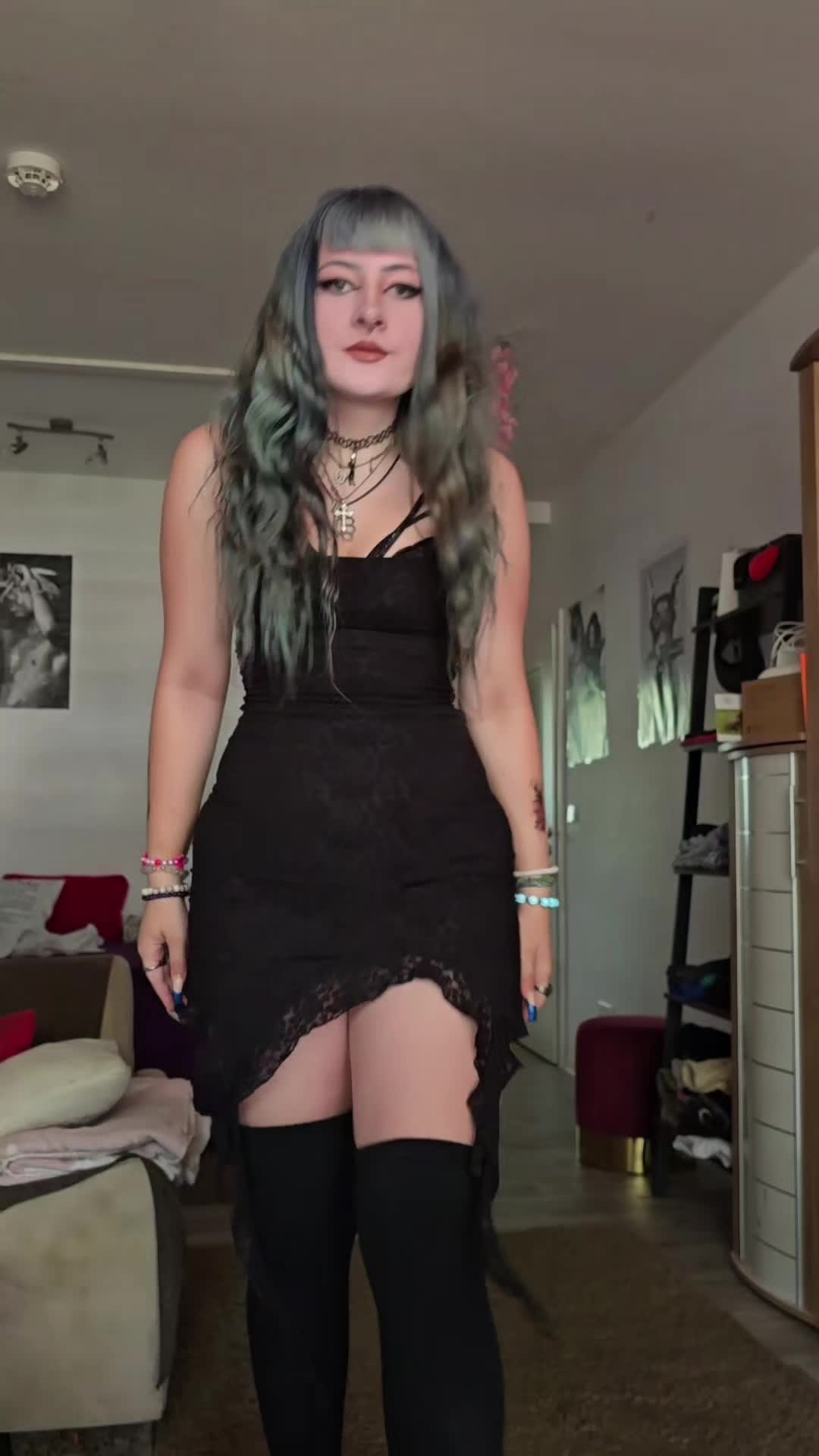 @𝑟𝑜𝑠𝑒𝑒 🦇