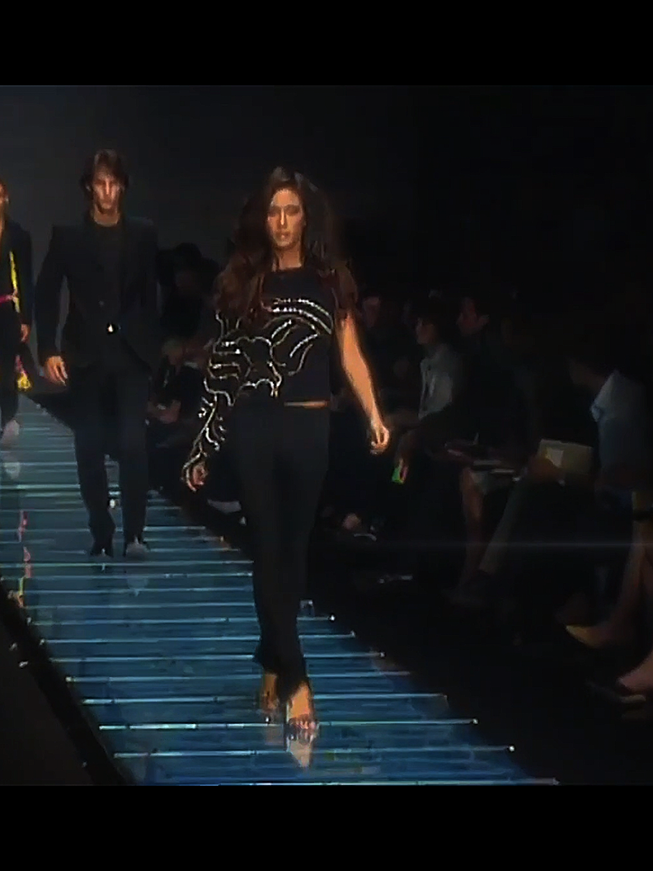 @fashion.runways