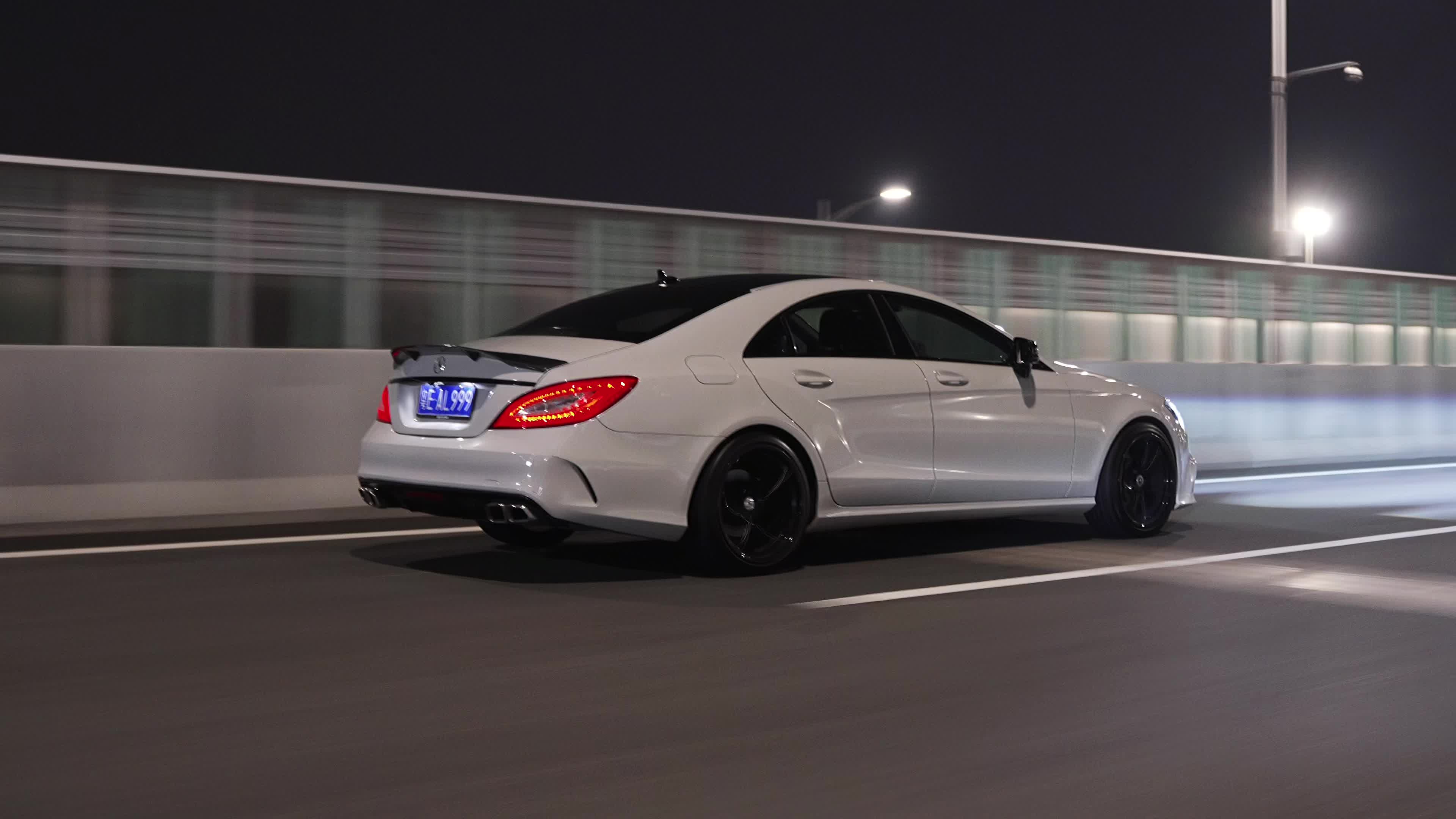 @tarewhips