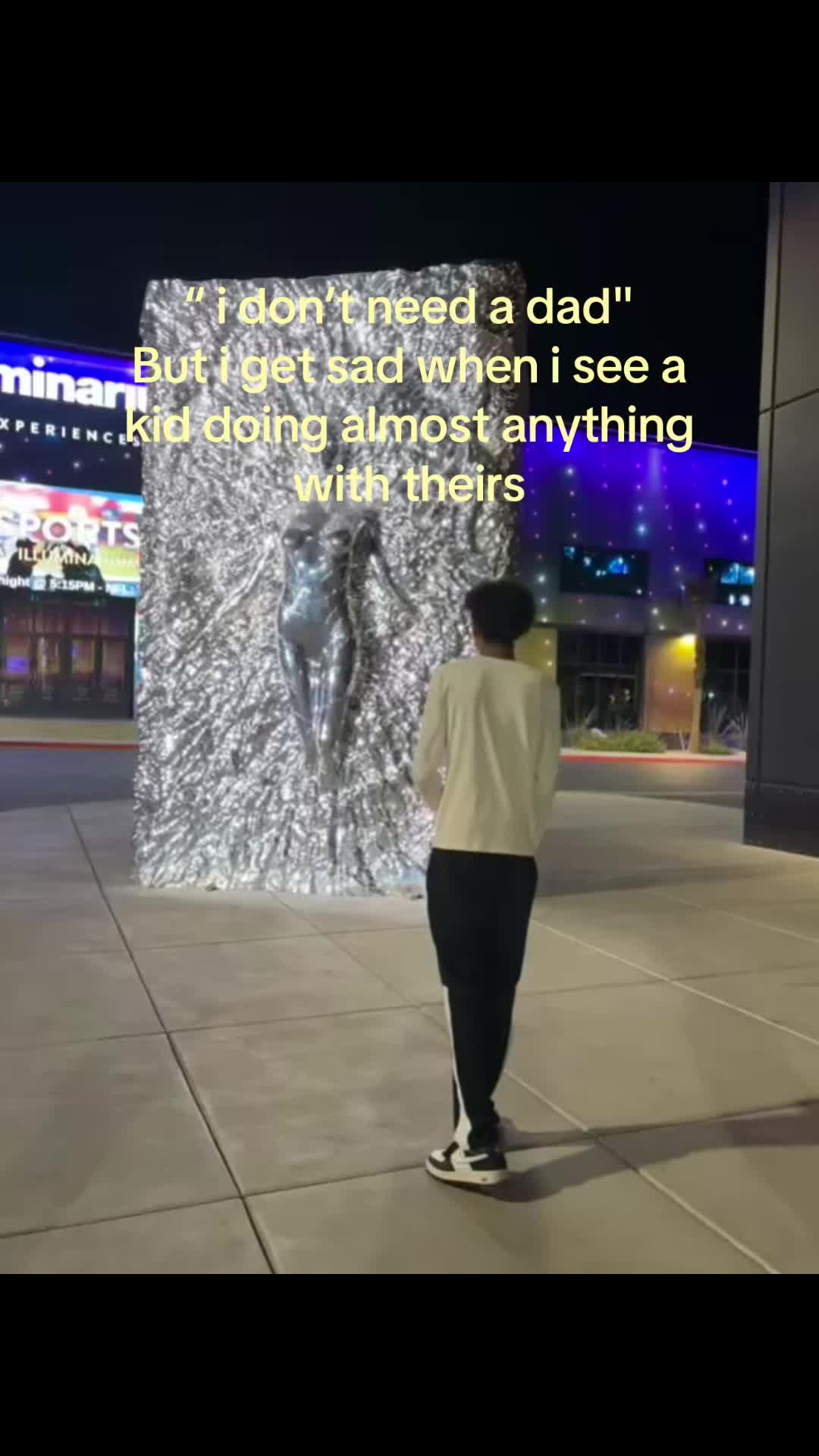 @𖣂