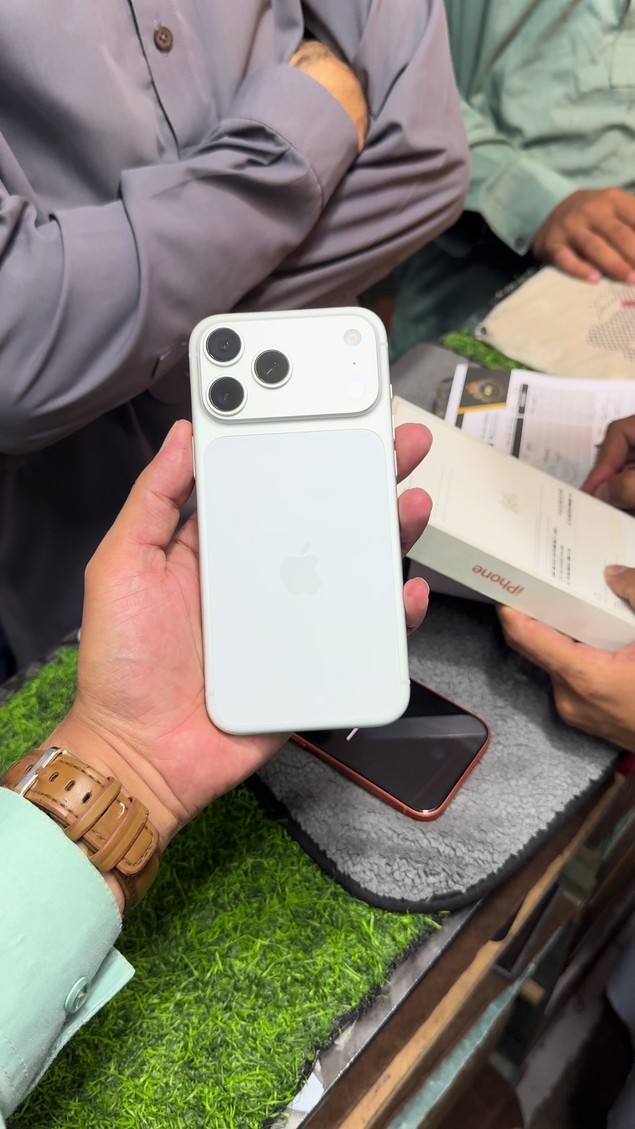 @Ali Mobiles (iPhone_by_emad)