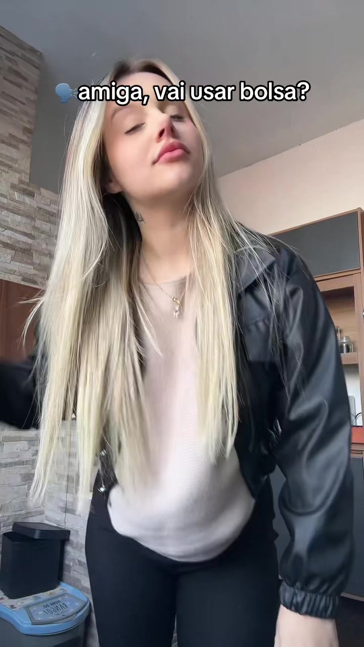 @J&uacute;lia Gretzler
