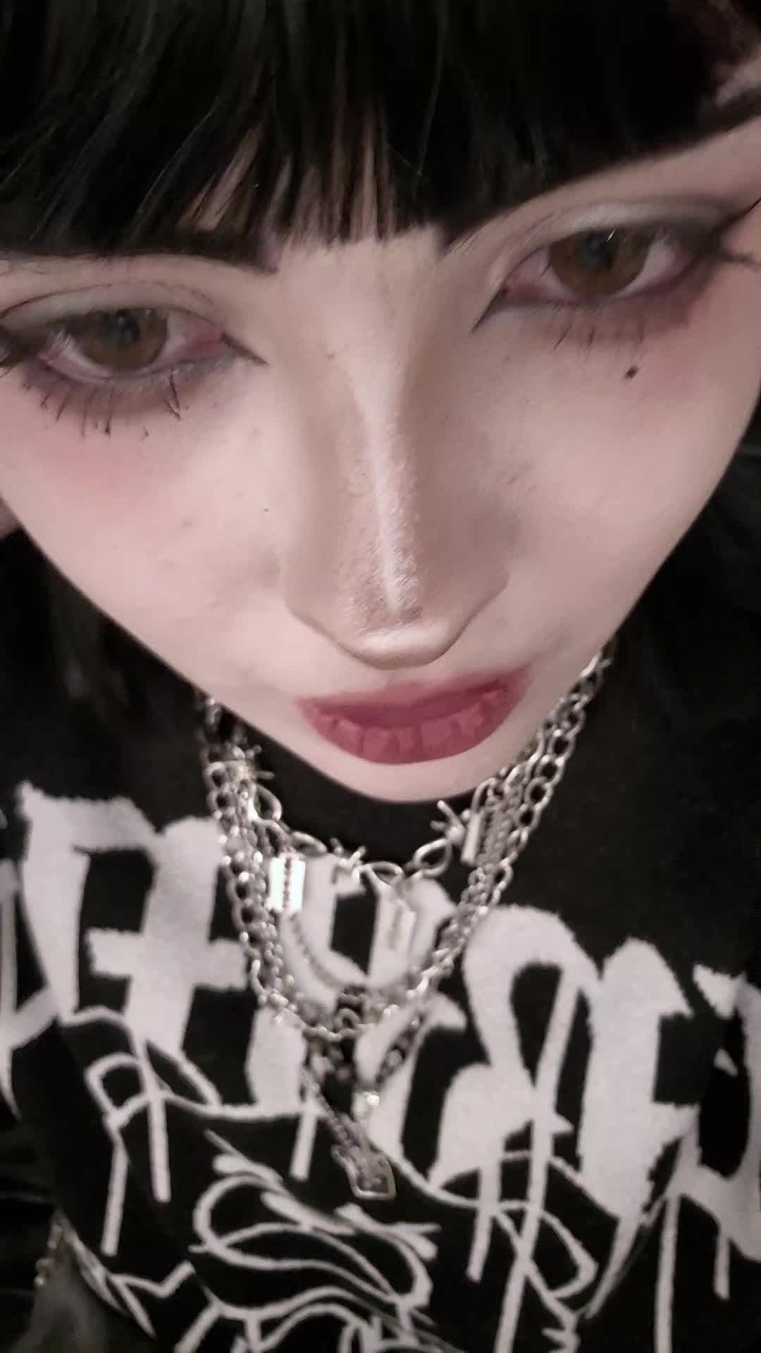 @mona