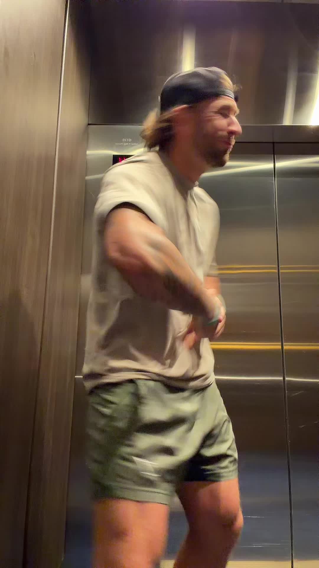 @Johnnie Biceps