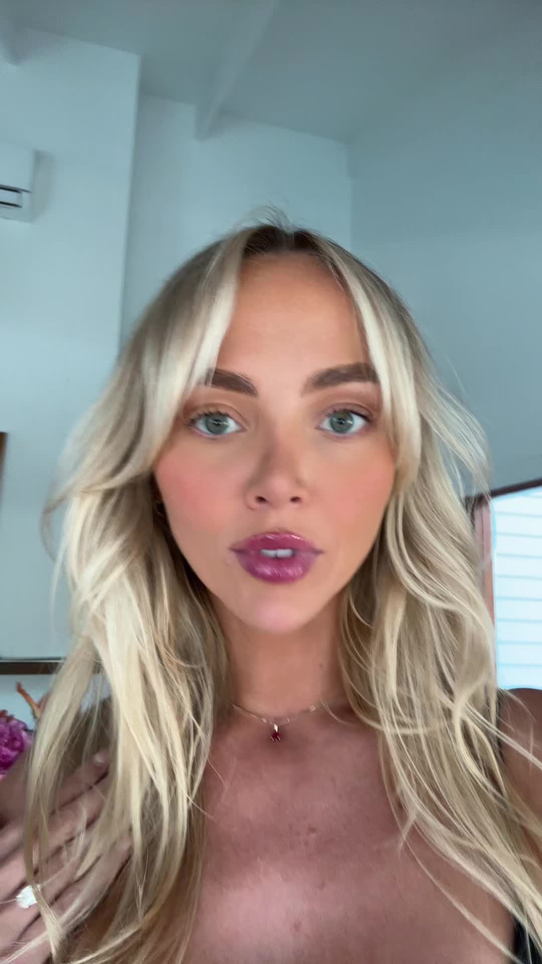 @annieknight28