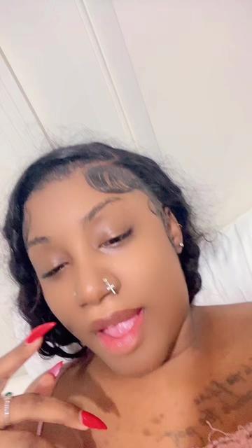 @Dee don 💙👅