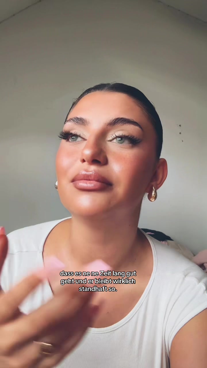 @MiraBks