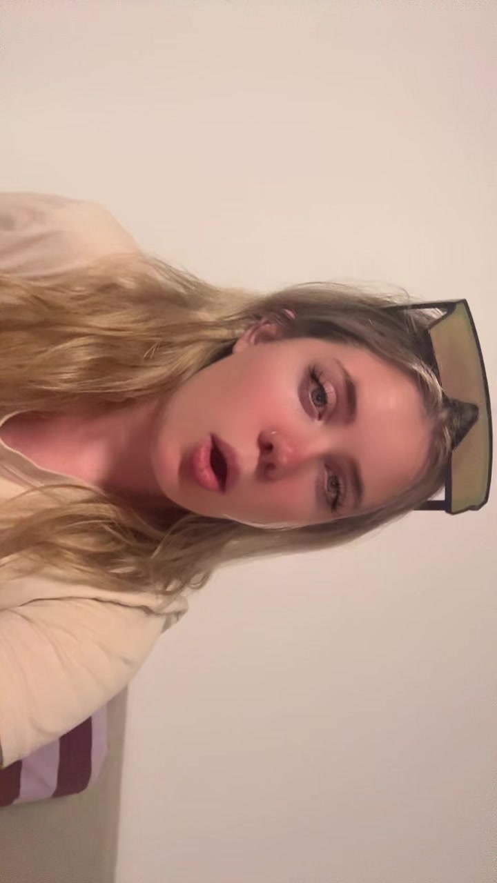 @Em𑣲