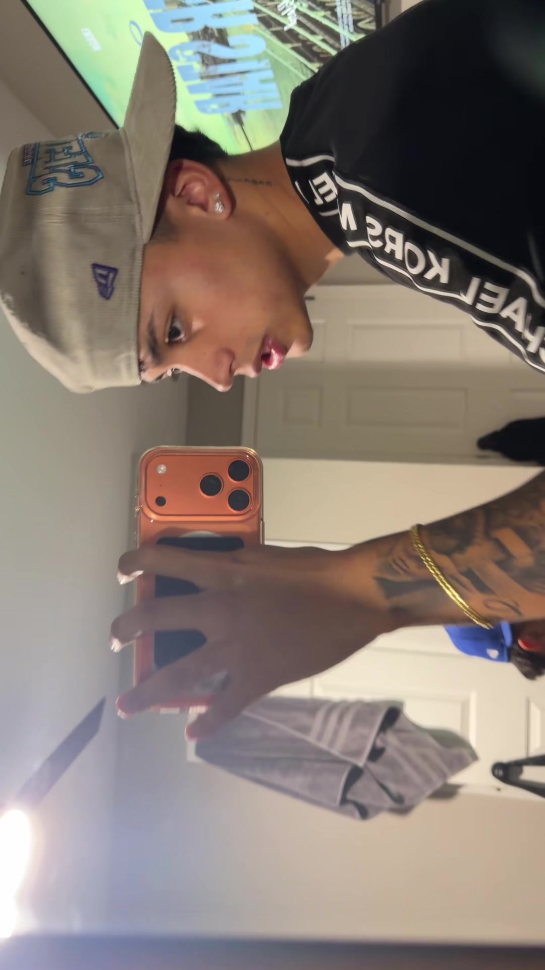 @𝐬𝐚𝐧𝐜𝐡𝐞𝐳