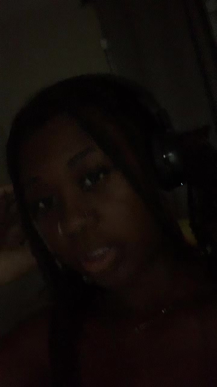 @•^•