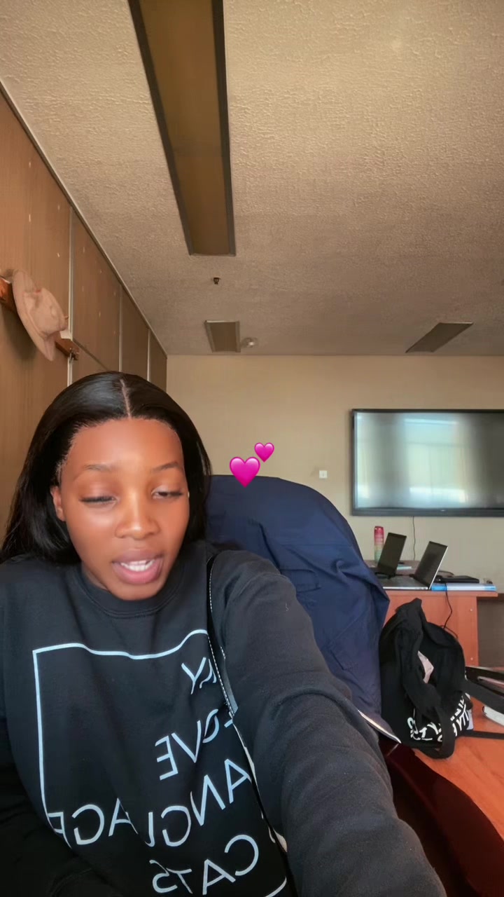 @lelo🦋💜🖤