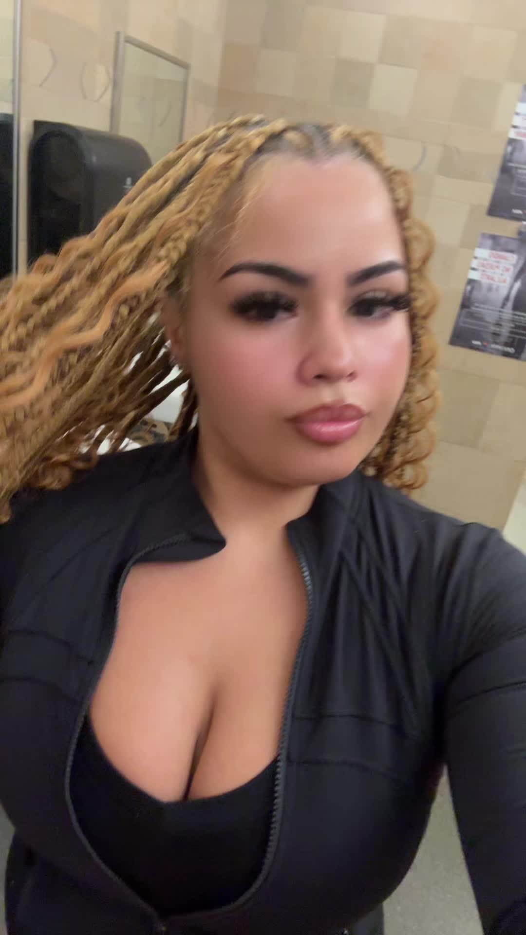 @krystlebabyyy