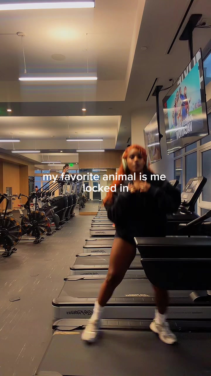 @Whoisdenisia
