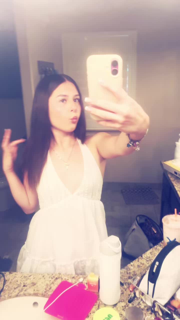 @•