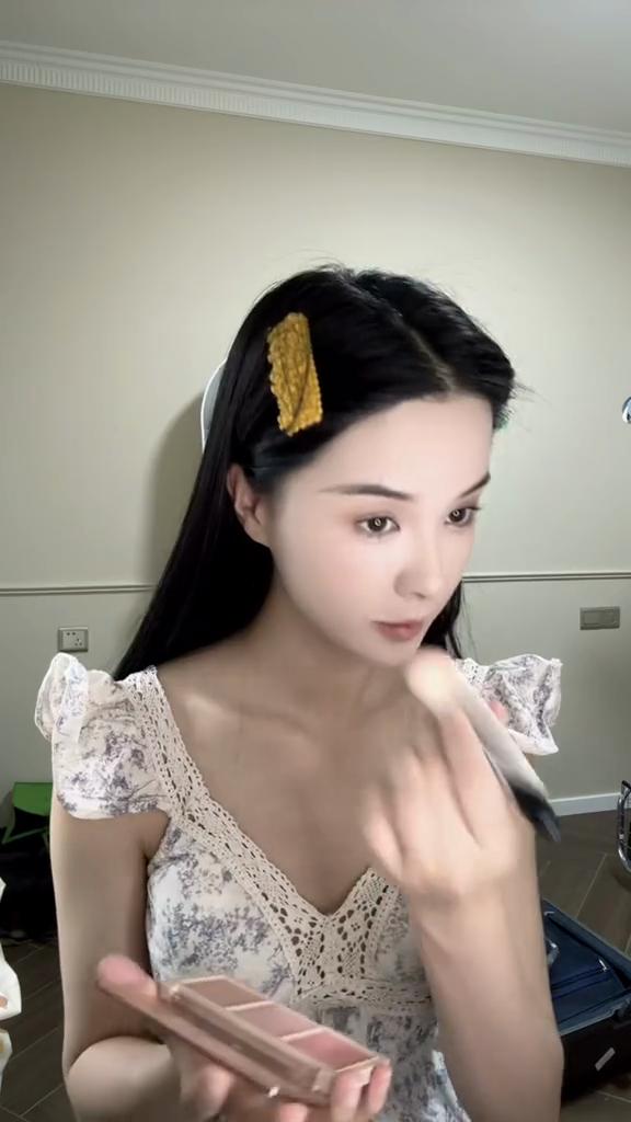 @孟娜
