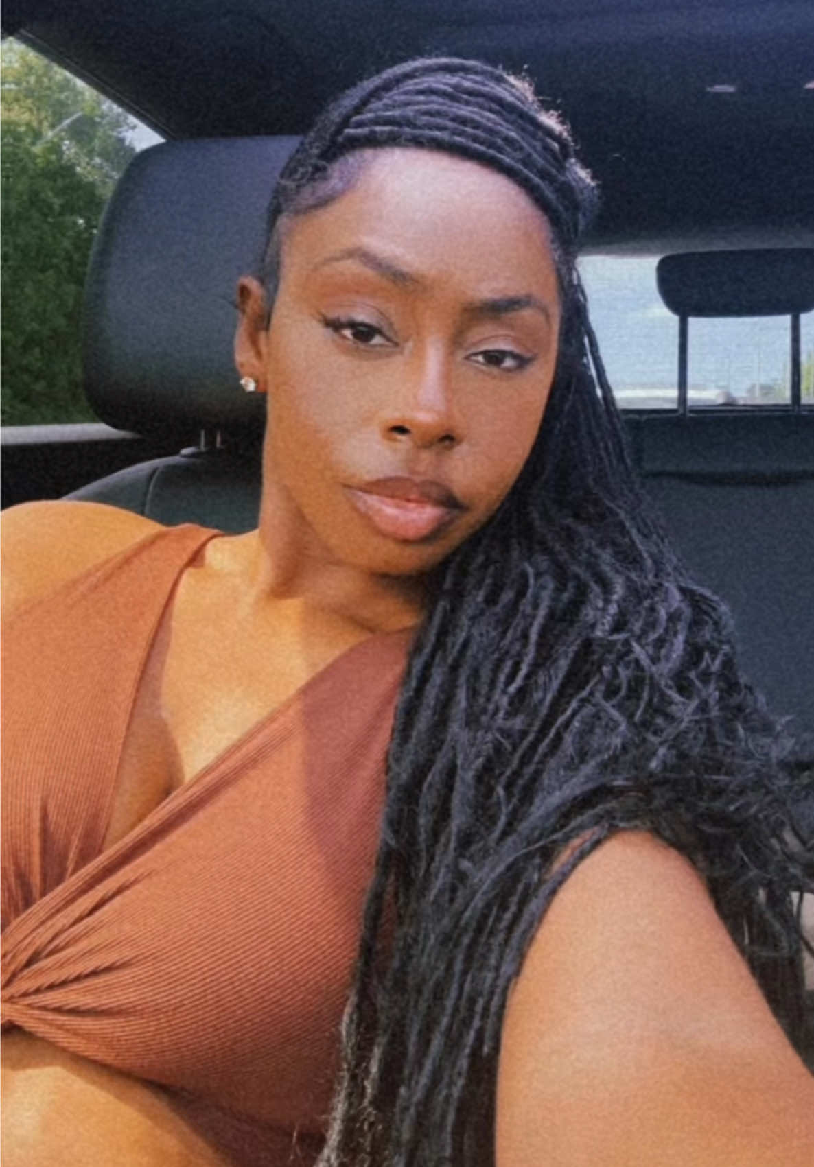 @Iamtravia