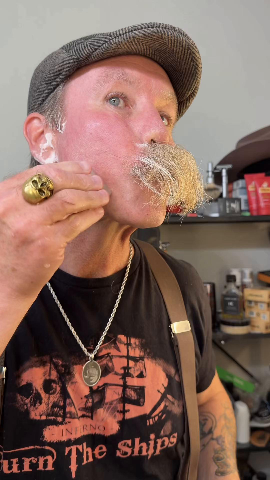 @Bobandelliothismustache