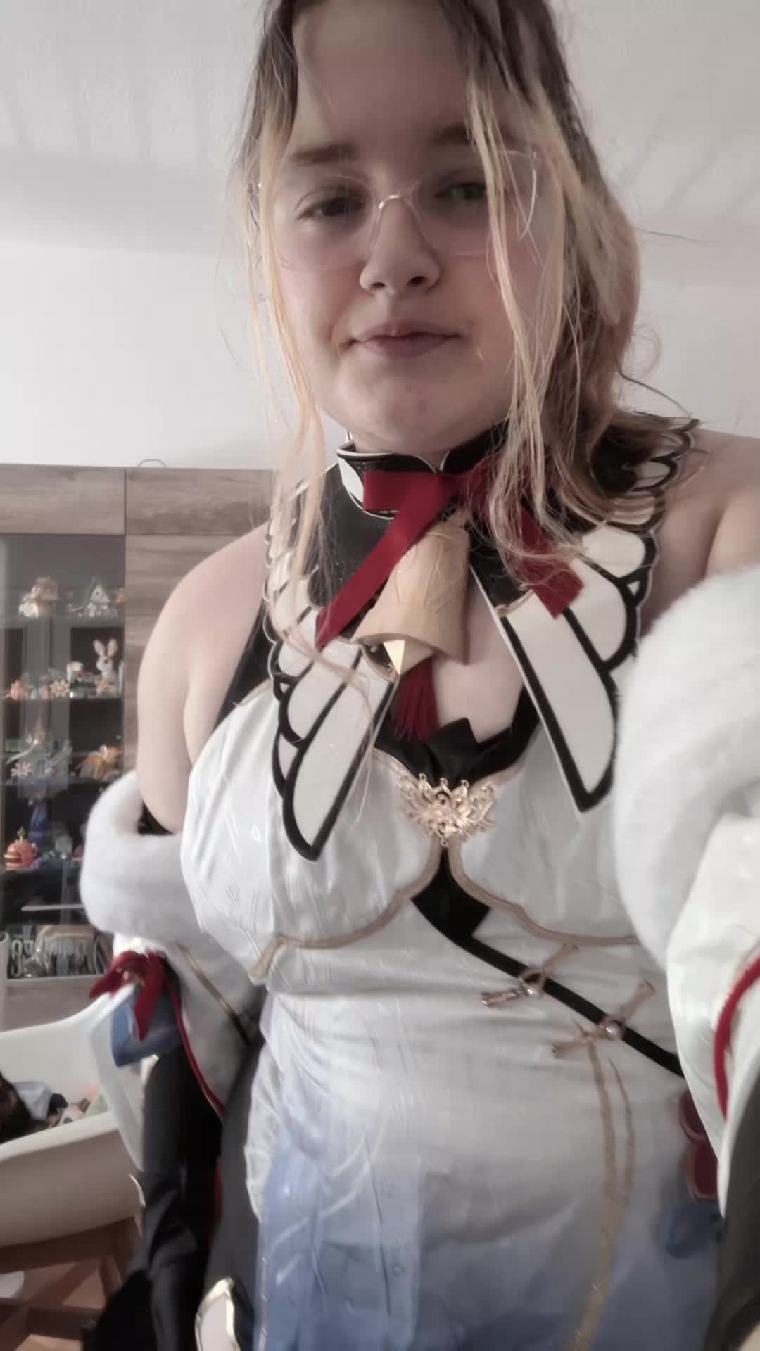 @𝐼𝑣𝑜𝑟𝑎/ 𝐼𝑣𝑦!! ♡