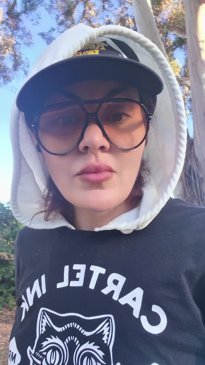 @Lola_LaBamba