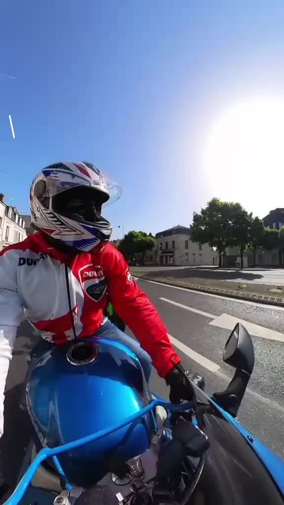@LE MOTARD DANSANT