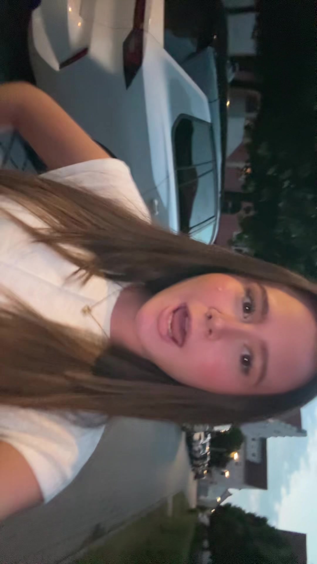 @Yllza