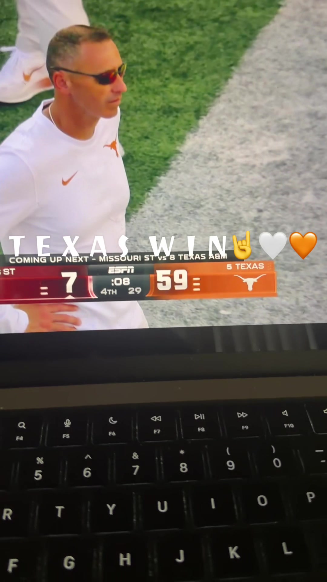 @Soraya🏈🏒 ❯❯❯❯❯