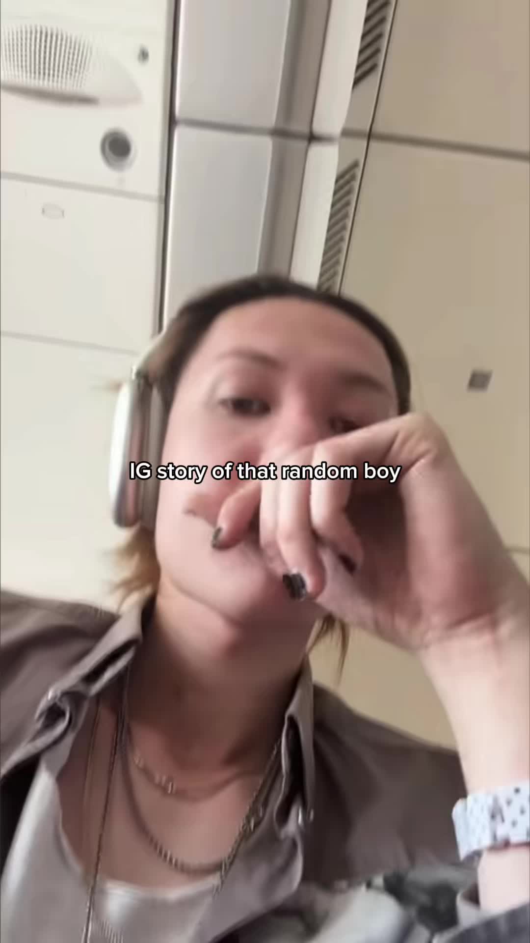 @⪩ ⪨
