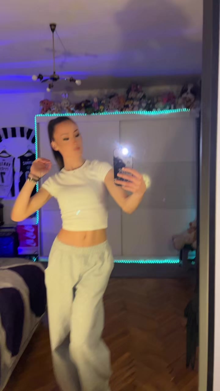 @👑