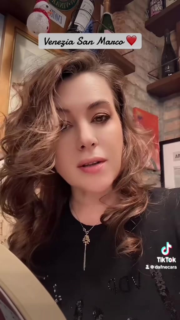@dafnecara