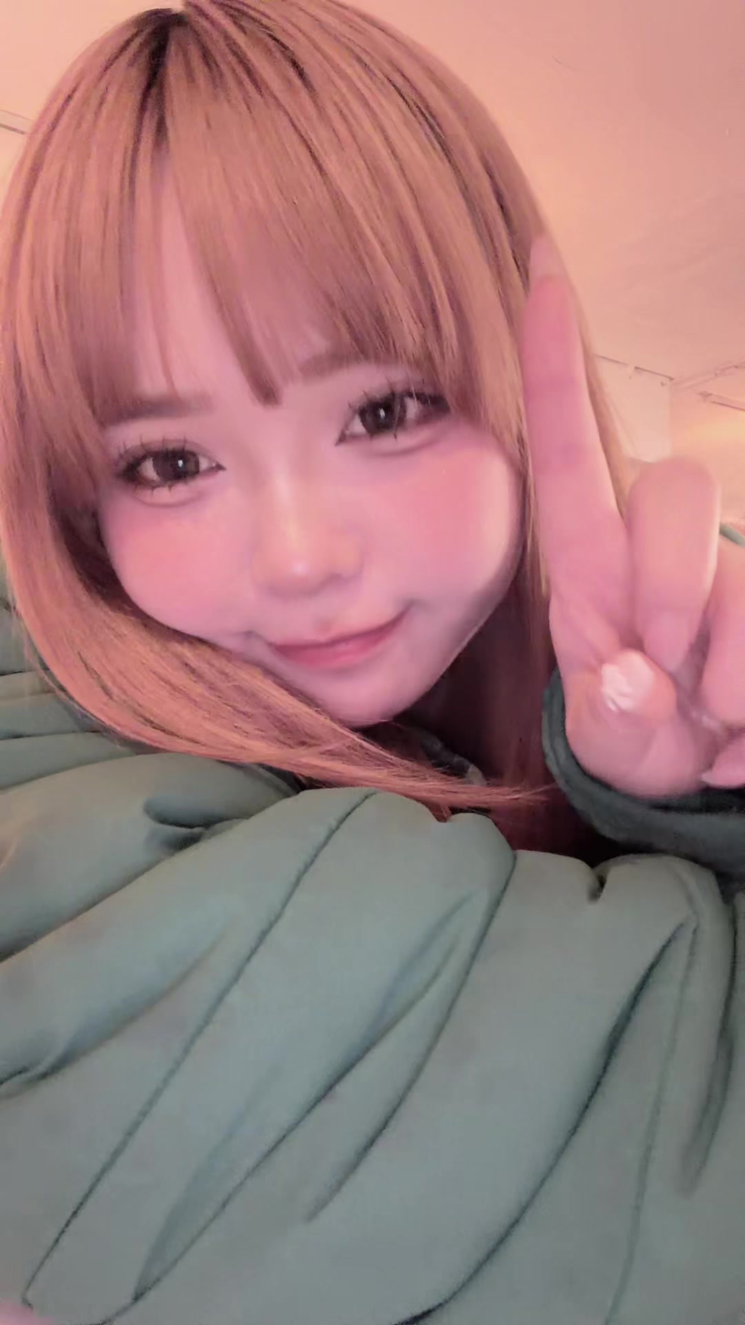 @にこり